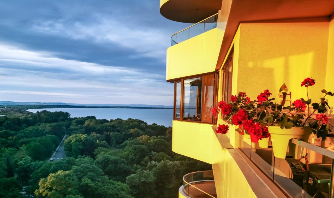 Luxury Apartments Alix Burgas Luaran gambar